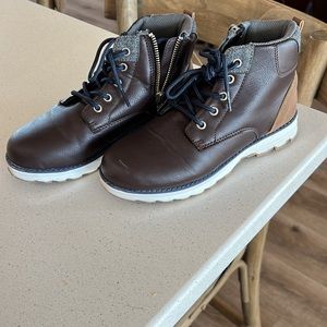 Boys boots